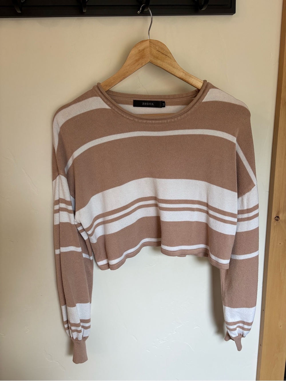 ZESICA Taupe Ivory Striped Cropped Balloon Sleeve Sweater M